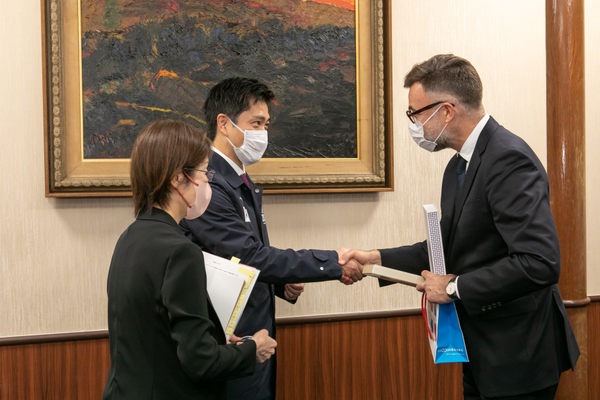 ルクセンブルク貿易投資事務所:式典撮影(2022/11/30)の事例写真