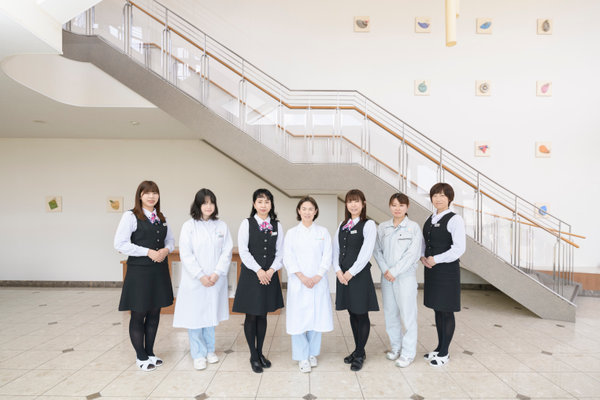 一丸ファルコス株式会社:企業案内用(集合写真)撮影(2023/04/17)の事例写真
