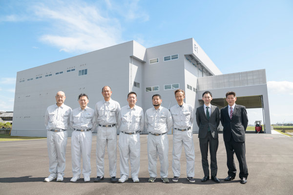一丸ファルコス株式会社:企業案内用(集合写真)撮影(2023/04/17)の事例写真