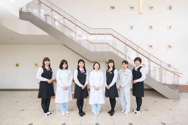一丸ファルコス株式会社:企業案内用(集合写真)撮影(2023/04/17)の事例写真