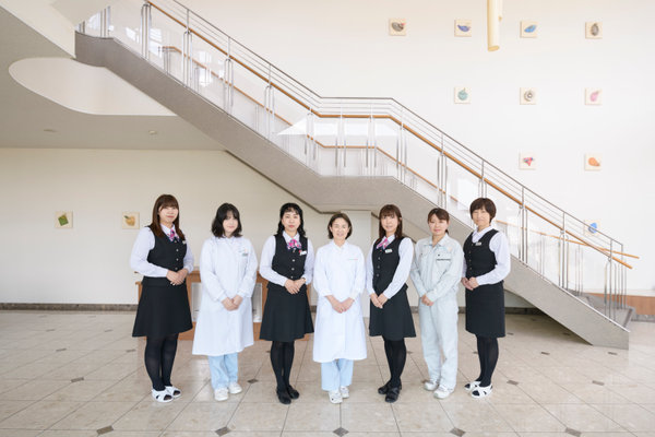 一丸ファルコス株式会社:企業案内用(集合写真)撮影(2023/04/17)の事例写真