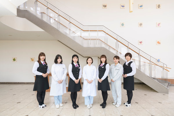 一丸ファルコス株式会社:企業案内用(集合写真)撮影(2023/04/17)の事例写真