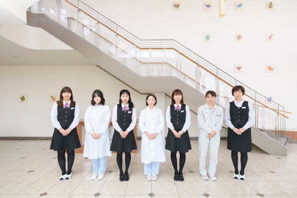 一丸ファルコス株式会社:企業案内用(集合写真)撮影(2023/04/17)の事例写真