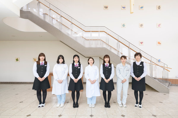一丸ファルコス株式会社:企業案内用(集合写真)撮影(2023/04/17)の事例写真