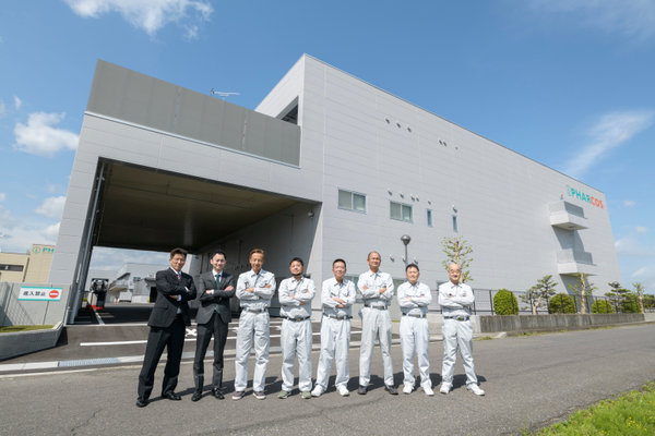 一丸ファルコス株式会社:企業案内用(集合写真)撮影(2023/04/17)の事例写真