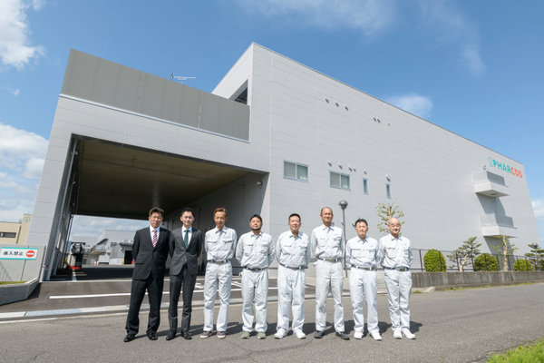 一丸ファルコス株式会社:企業案内用(集合写真)撮影(2023/04/17)の事例写真