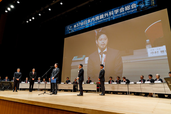カールストルツ・エンドスコピー・ジャパン株式会社:企業案内用(集合写真)撮影(2024/12/05)の事例写真